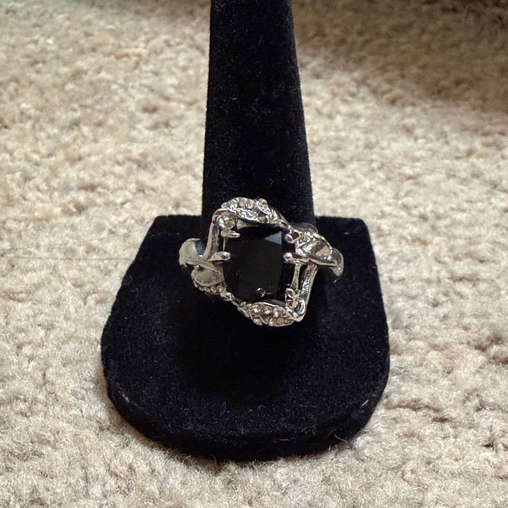 Silver-Tone Black Stone Ring - US Size 7.5